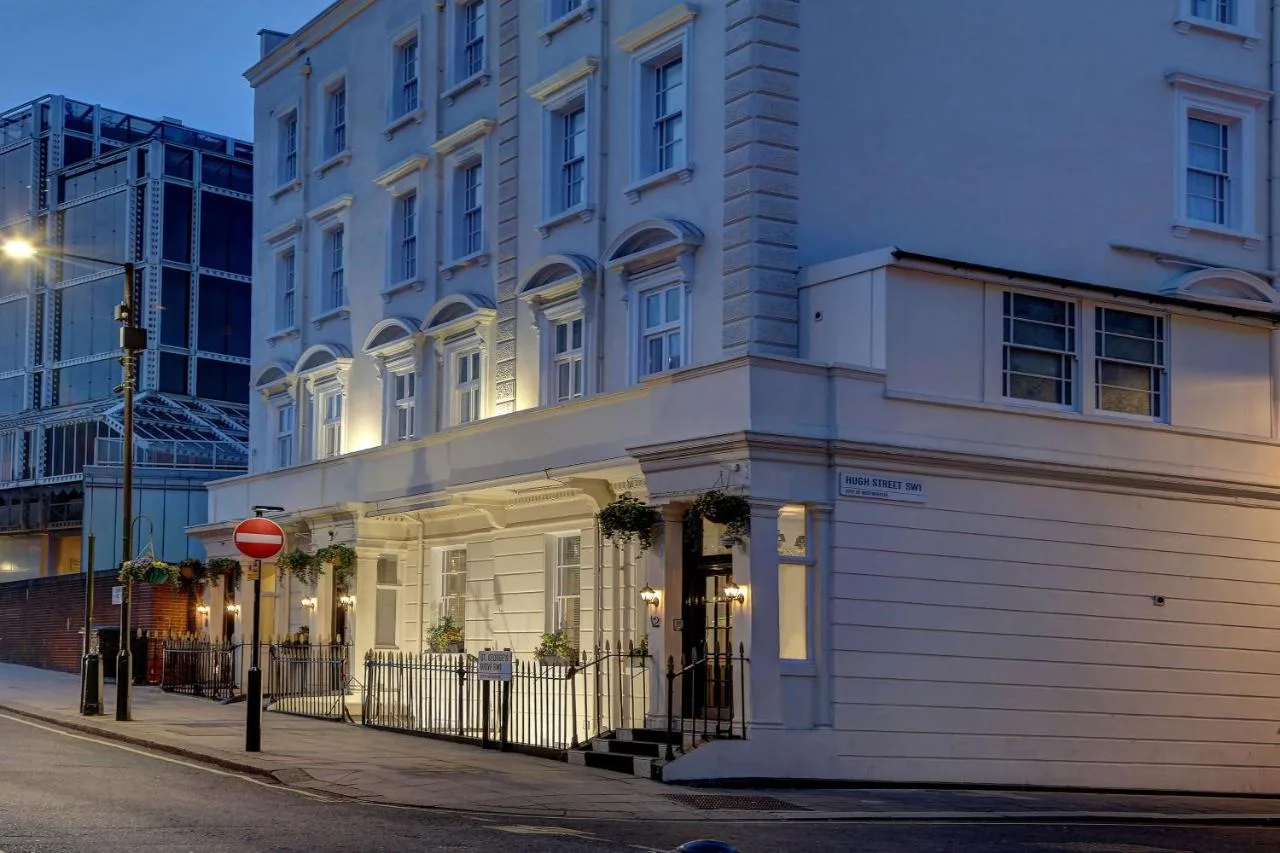 Large white building on St. Georges Drive, London SW1V